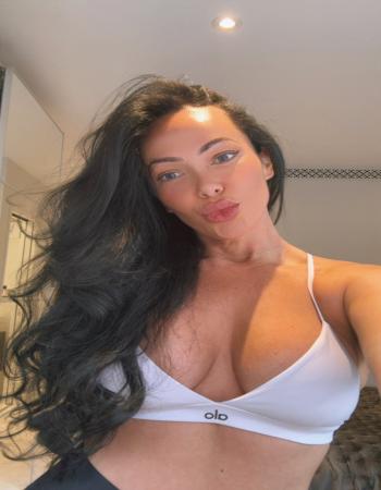 27 Year Athletic Brazilian Escort Juli Juli IN Straits Boulevard