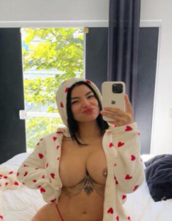 29 Year Petite Australian Escort Elizabeth Amelia IN Los Angeles