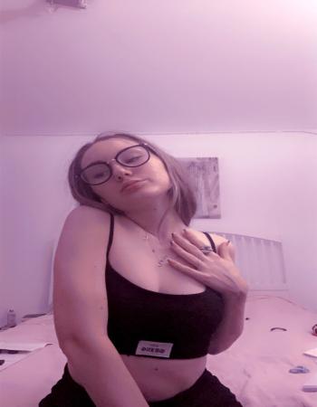 24 Year Slim and Busty American Escort Lila  James IN Miami Gardens