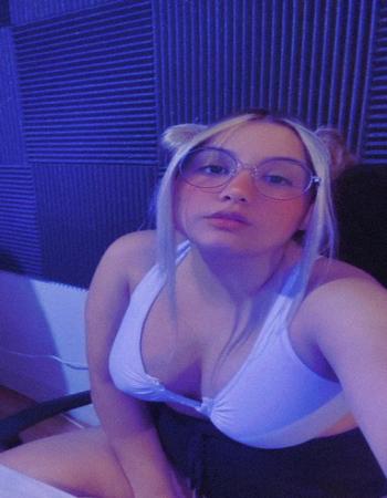 28 Year Curvaceous Canadian Escort Nikki Wayne IN Brantford