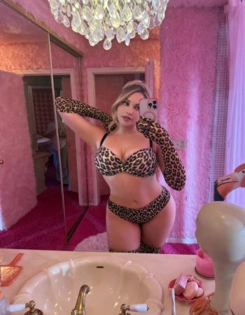 27 Year Slim and Busty English Escort Linda  Felton IN Mississippi State