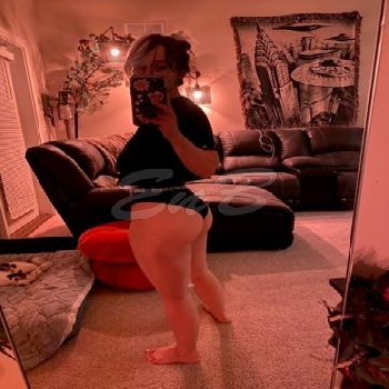 28 Year Slim and Busty European Escort Lisa
