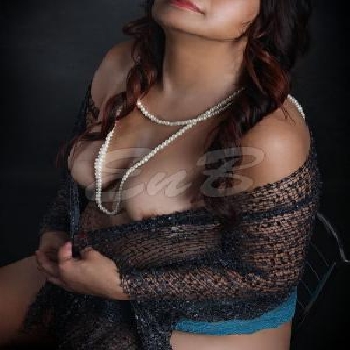 38 Year Curvaceous European Escort Cleo