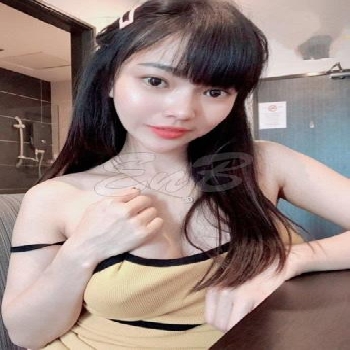 23 Year Curvaceous Australian Escort Sexy young MoMo