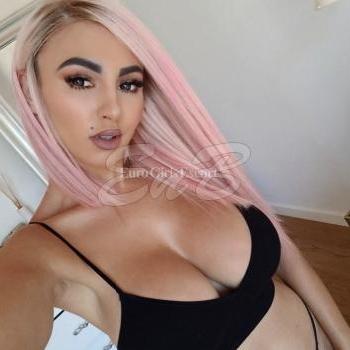 27 Year Curvaceous American Escort Magret