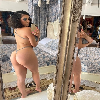 29 Year Average Canadian Escort Michelle Wigg