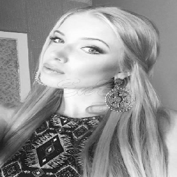 29 Year Slim Australian Escort Arabaella