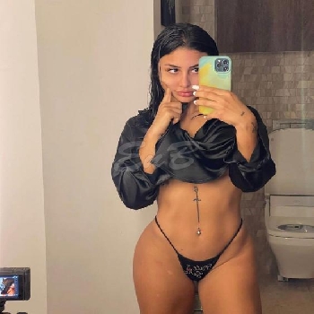 30 Year Slim and Busty Rolland Sian Escort IN 