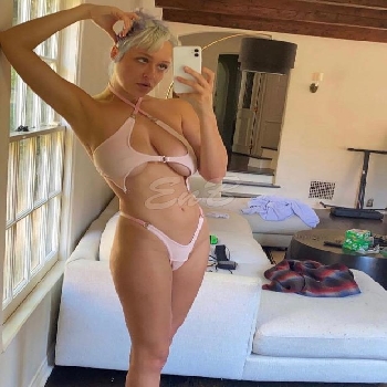 28 Year Average Canadian Escort Rachel