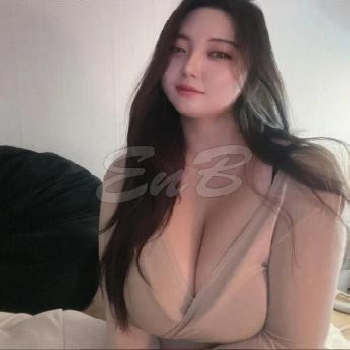 25 Year Curvaceous Singaporean Escort Farrer park