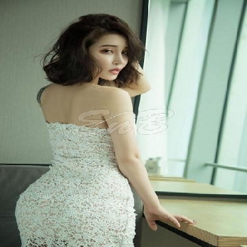 22 Year Slim and Busty Winnie Escort IN 