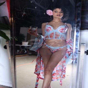 22 Year Average American Escort Layla