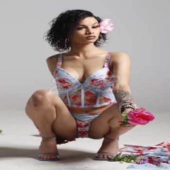22 Year Average American Escort Layla