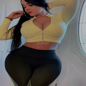 24 Year Average American Escort Esmeralda