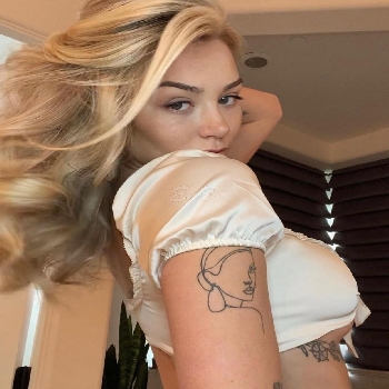 26 Year Slim Canadian Escort Rhonda