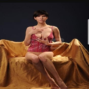 28 Year Slim and Busty English Escort NicoleExclusive