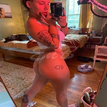 25 Year Curvacious American Escort Anna