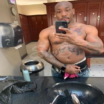 33 Year Muscular American Escort Jason