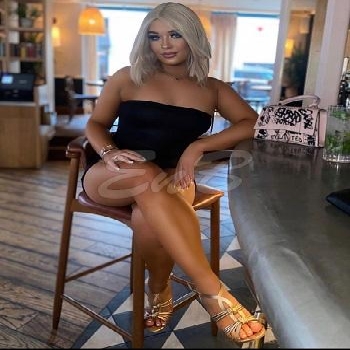 28 Year Curvacious European Escort Lisa