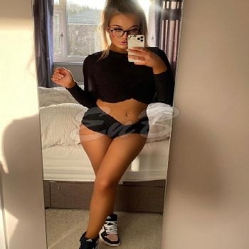 28 Year Curvacious European Escort Lisa