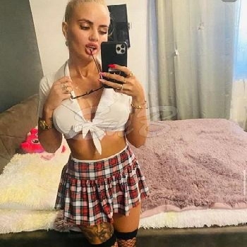23 Year Average Italian Escort Claudia
