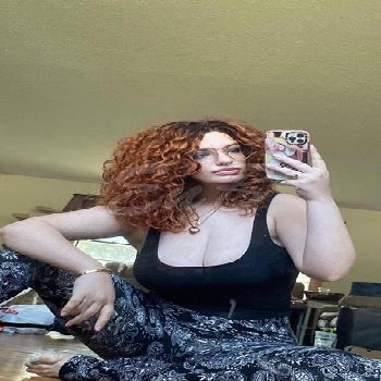 24 Year Curvacious English Escort Alana