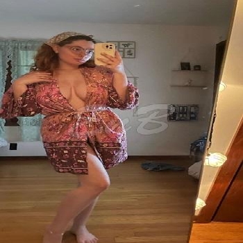 24 Year Curvacious English Escort Alana