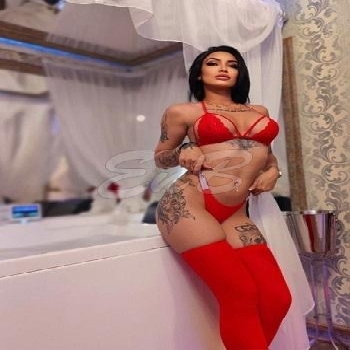23 Year Average Italian Escort LORENA