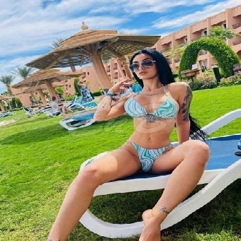 23 Year Average Italian Escort LORENA