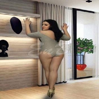 25 Year Curvacious European Escort Aliz