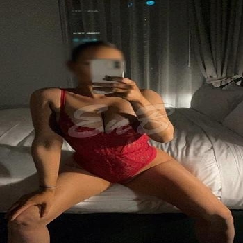 23 Year Curvacious European Escort Londyn