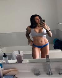 26 Year Curvacious European Escort Dakota