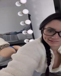 26 Year Curvacious European Escort Dakota