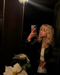 26 Year Slim and Busty American Escort Imallet