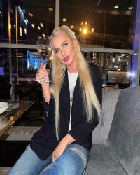 23 Year Average American Escort Rosalie