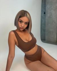 25 Year Average Canadian Escort AmÃ©lie