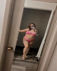 23 Year Curvacious Ari Escort IN 