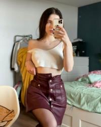 27 Year Curvacious English Escort NICOLE HARDEN